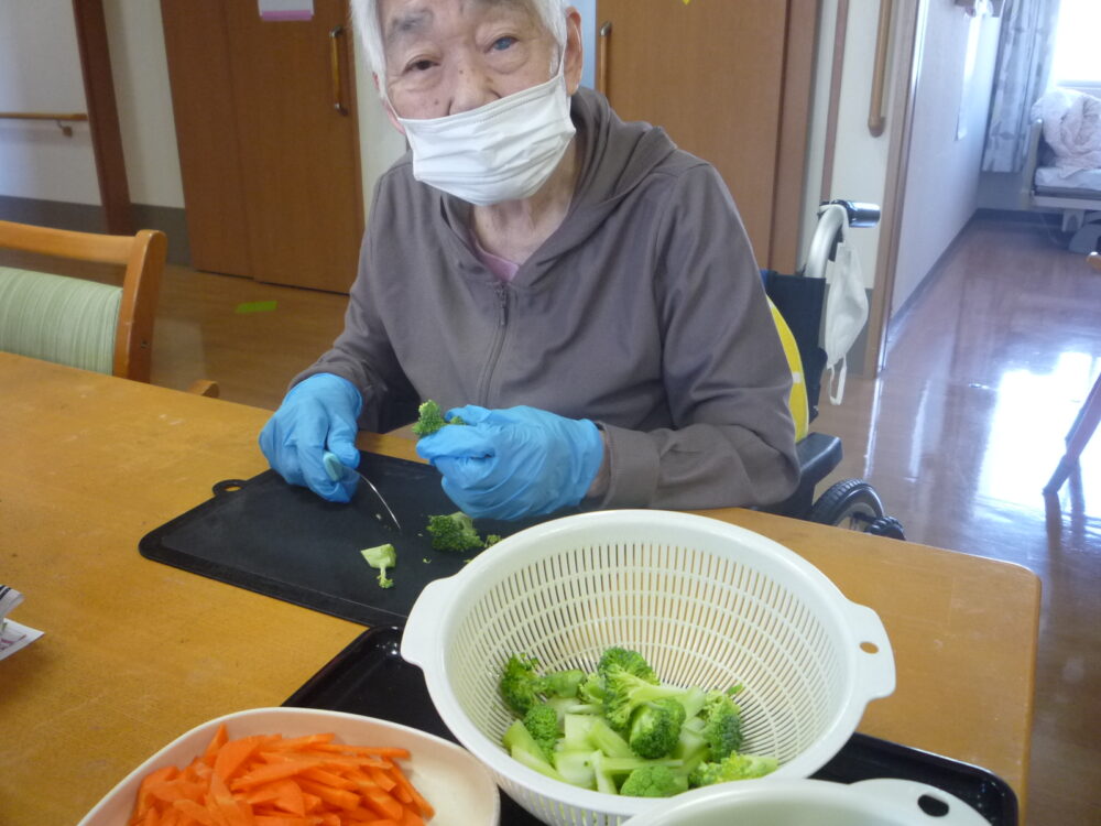 静岡市清水区グループホーム_昼食レクチキンアドボ