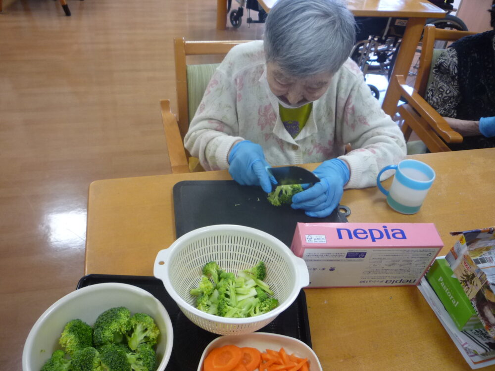 静岡市清水区グループホーム_昼食レクチキンアドボ