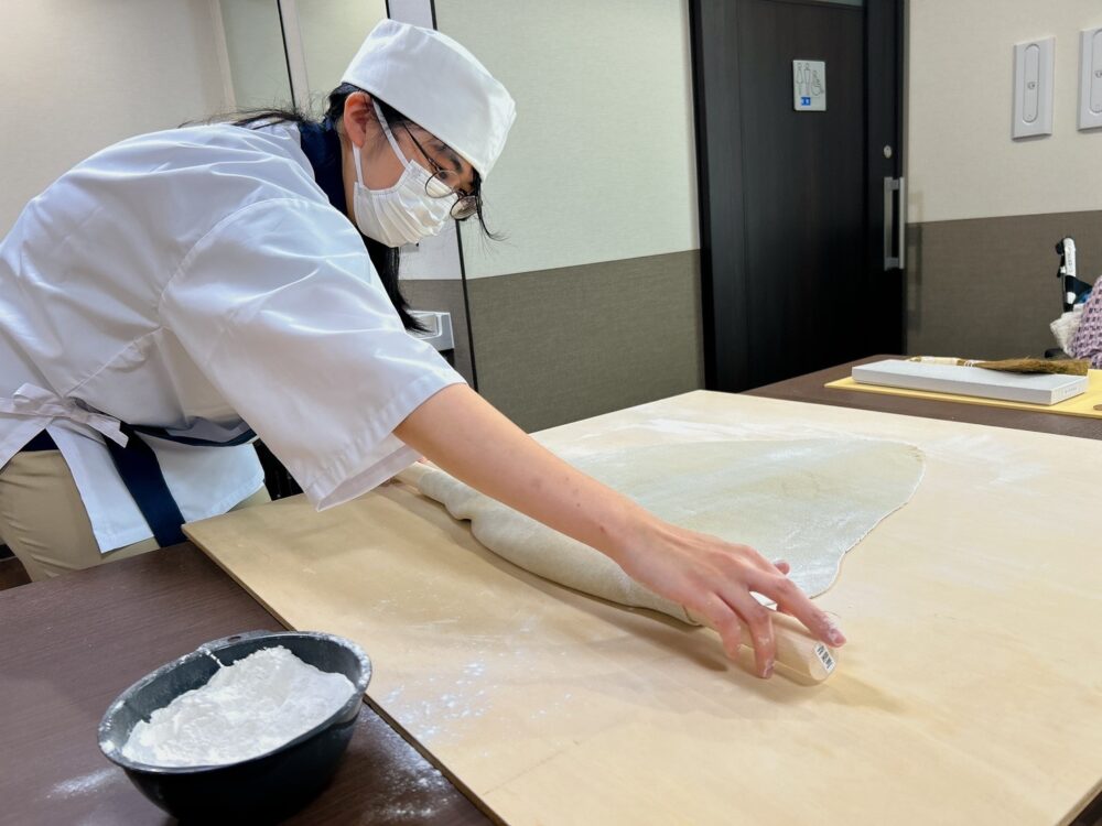 藤枝市グループホーム_秋の味覚サツマイモの天ぷらと手打ち蕎麦