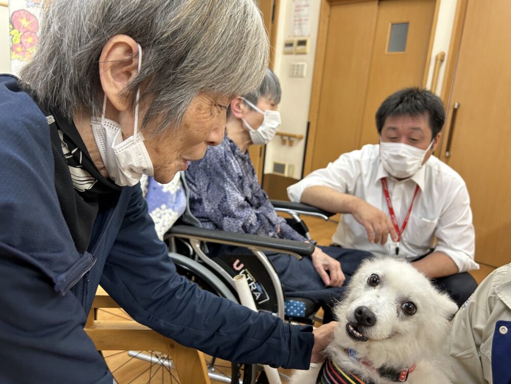 静岡市葵区グループホーム_ドッグセラピー