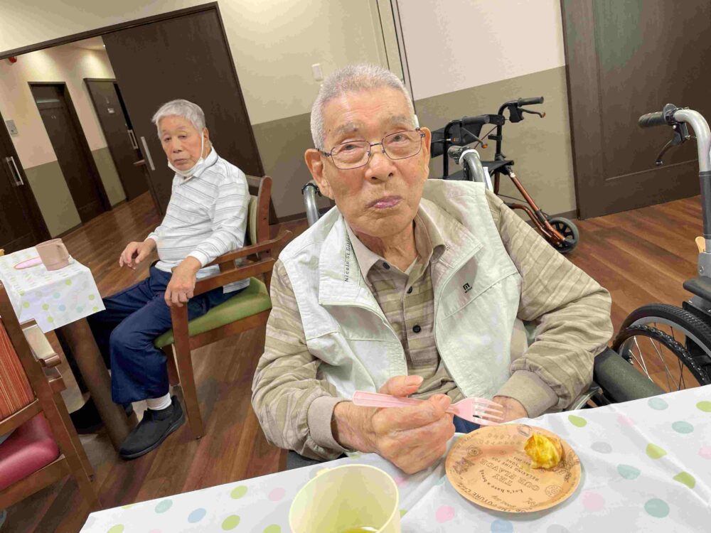 藤枝市グループホーム_スイートポテト作り