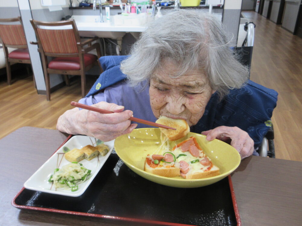 島田市グループホーム_オリジナルピザを作ろう