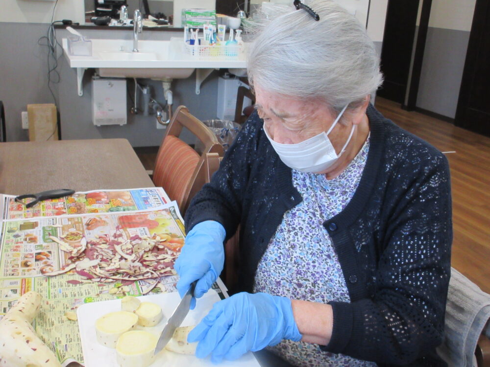 島田市グループホーム_秋のスイートポテト作り