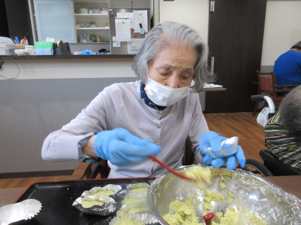 島田市グループホーム_秋のスイートポテト作り