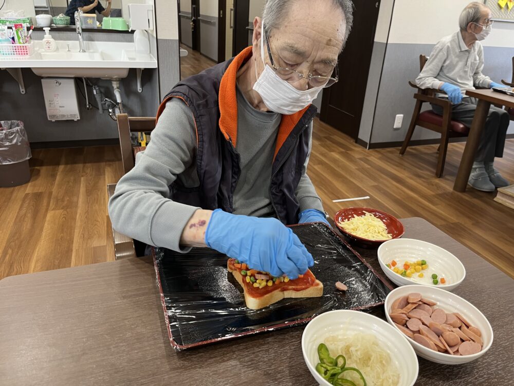 島田市グループホーム_オリジナルピザを作ろう