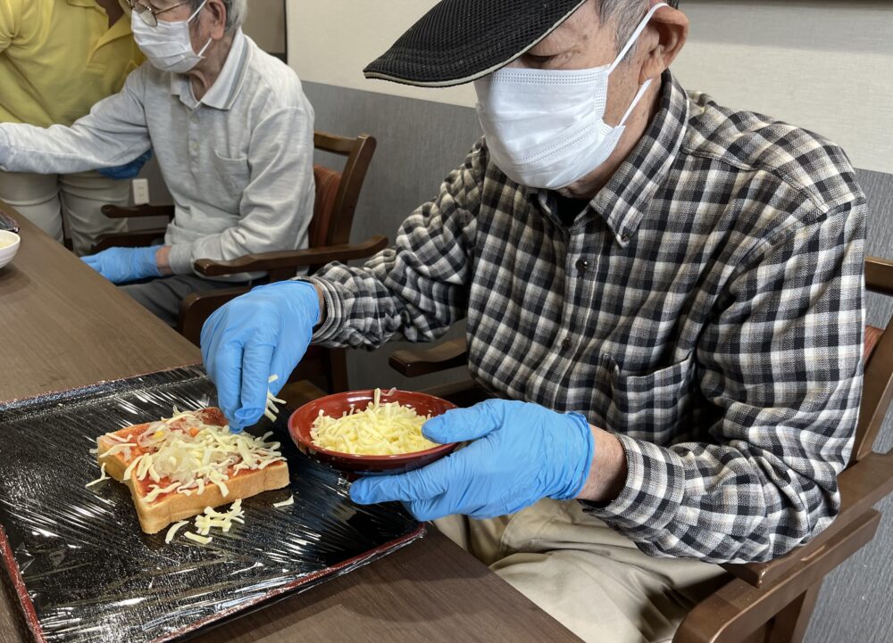 島田市グループホーム_オリジナルピザを作ろう