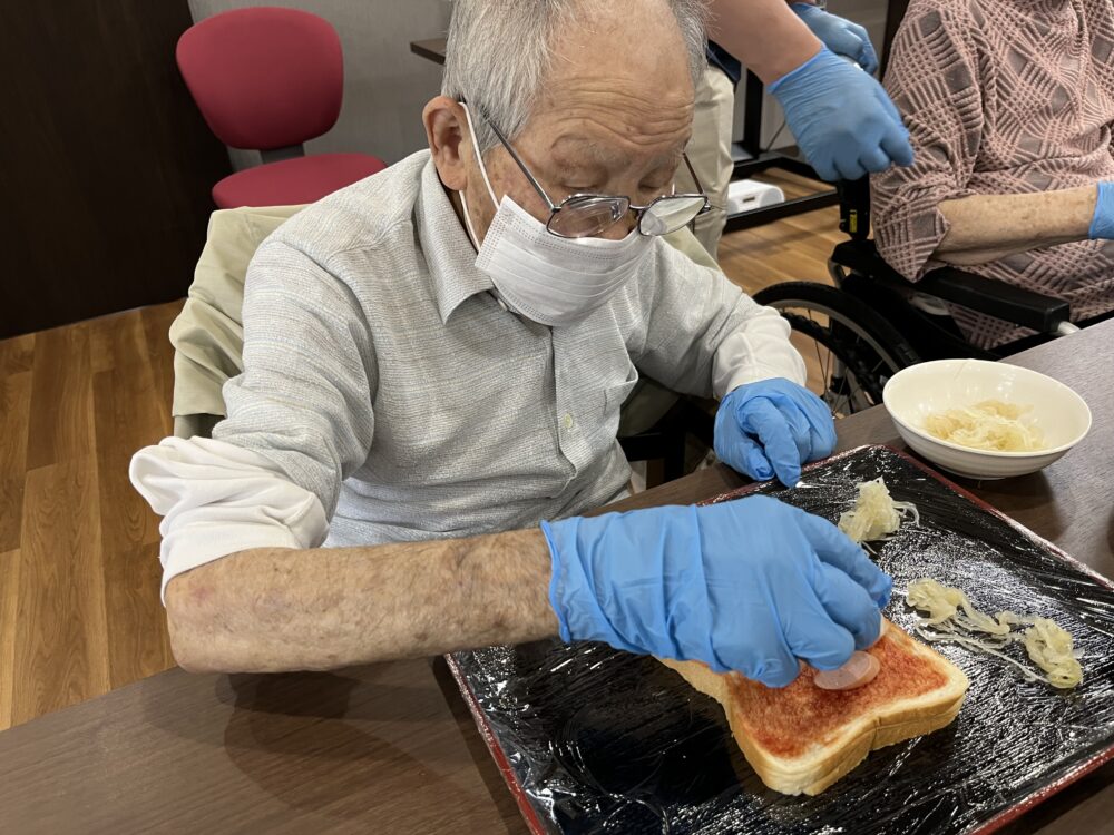 島田市グループホーム_オリジナルピザを作ろう