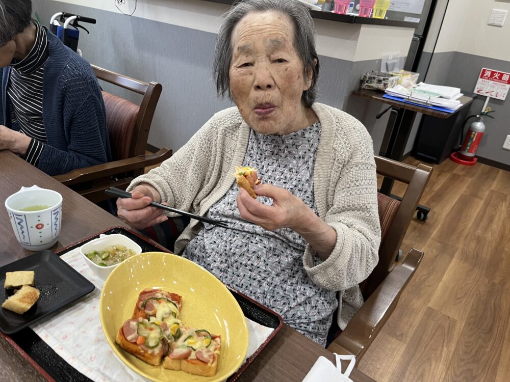 島田市グループホーム_オリジナルピザを作ろう