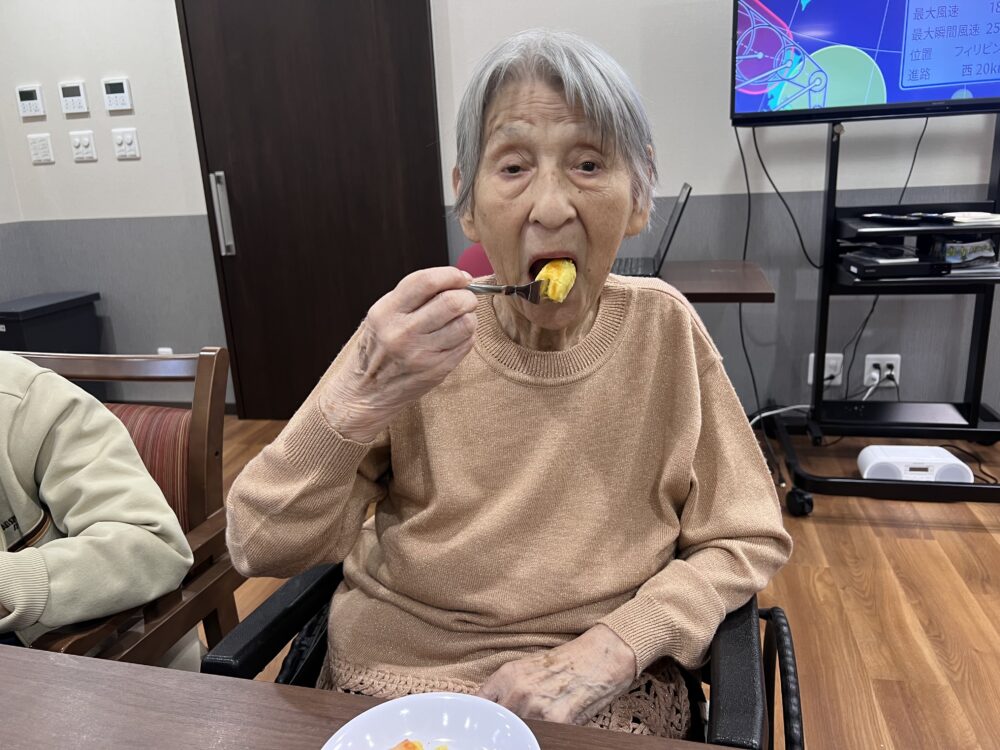 島田市グループホーム_秋のスイートポテト作り