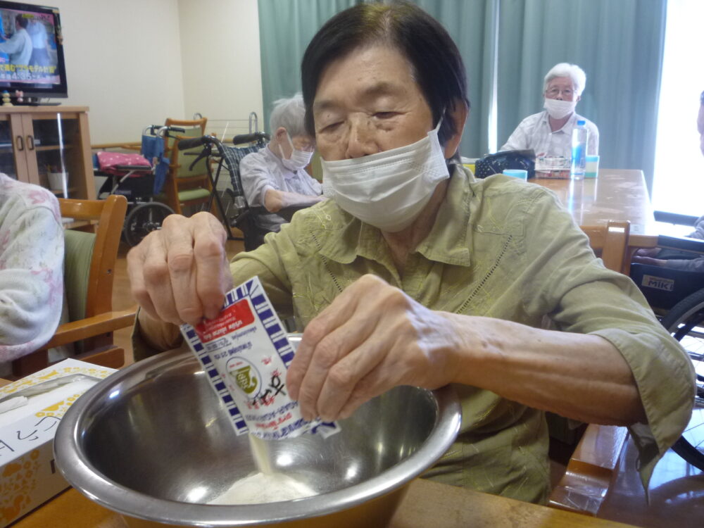 静岡市清水区グループホーム_ココナッツゼリー作り