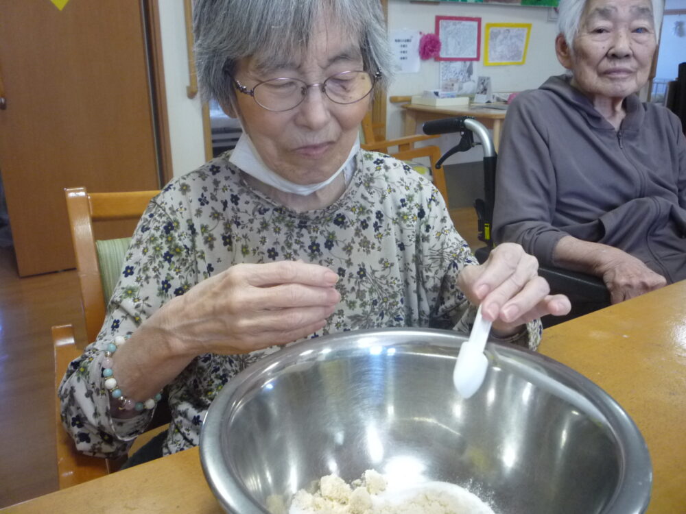 静岡市清水区グループホーム_ココナッツゼリー作り