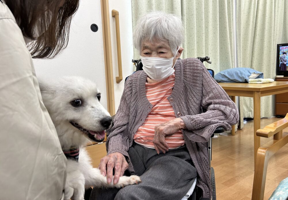 静岡市葵区グループホーム_ドッグセラピー