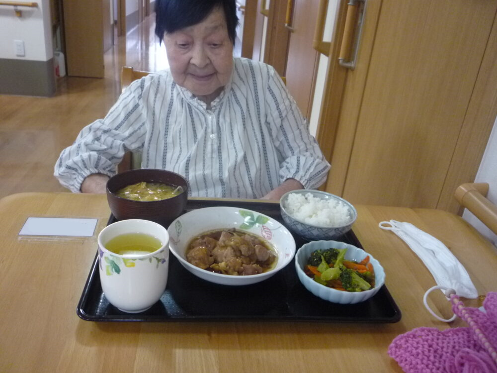 静岡市清水区グループホーム_昼食レクチキンアドボ