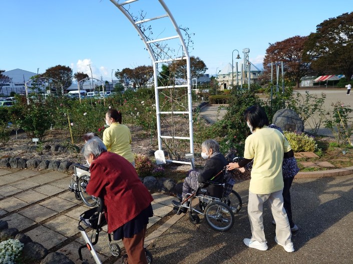 富士市グループホーム_外出レク富士市中央公園