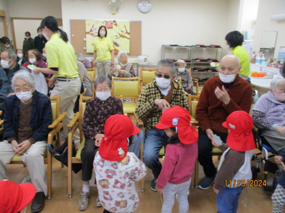 静岡市葵区グループホーム_芸術の秋歌のギフトをお届けです