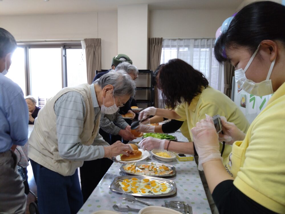 富士市グループホーム_ロールサンドランチ