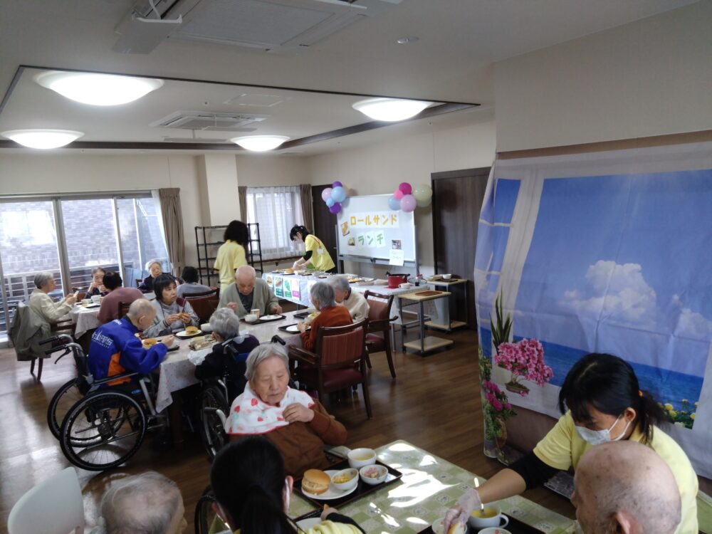 富士市グループホーム_ロールサンドランチ