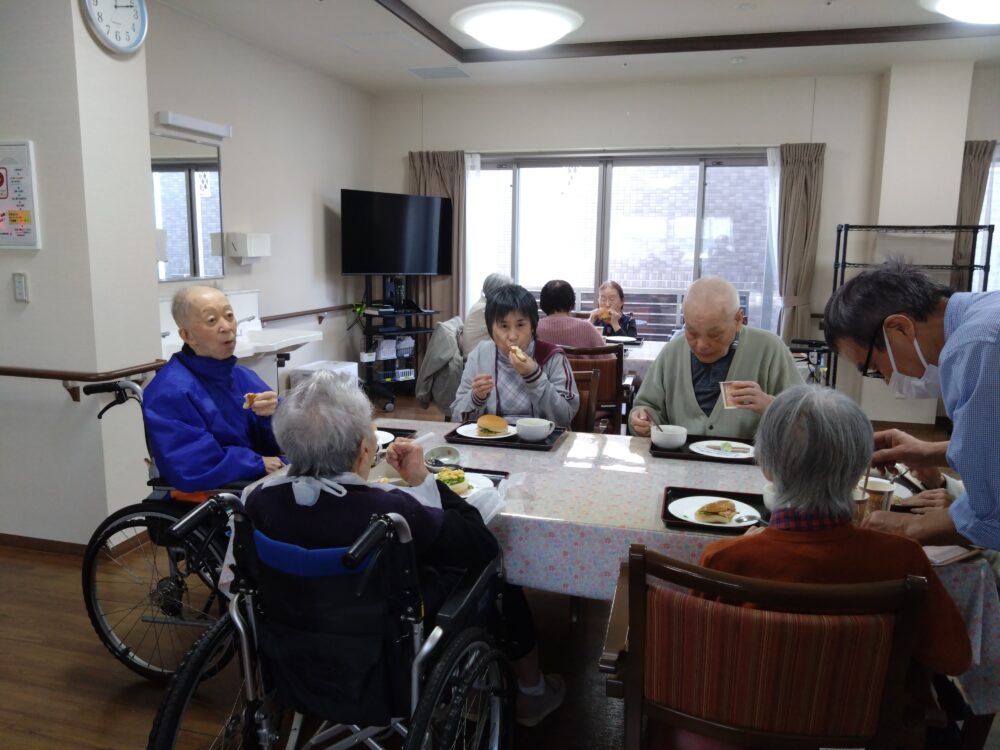 富士市グループホーム_ロールサンドランチ