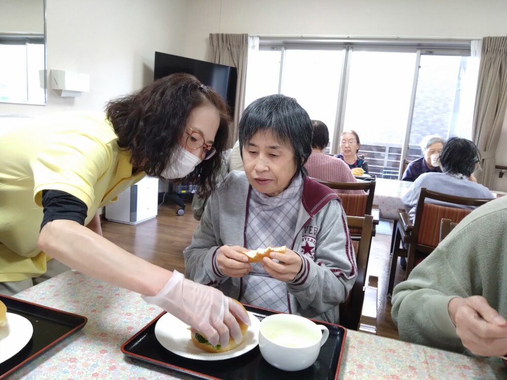 富士市グループホーム_ロールサンドランチ