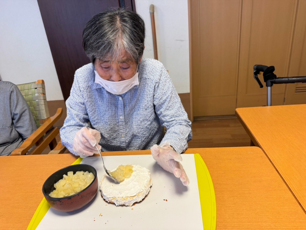 静岡市清水区グループホーム_10月と11月のお誕生会