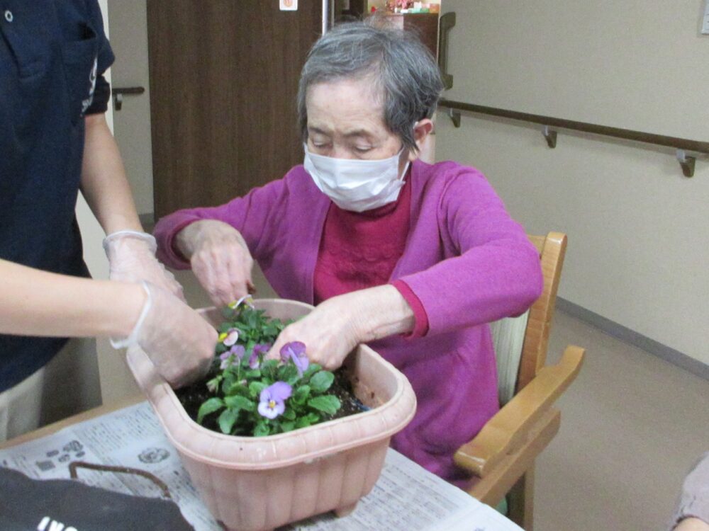 沼津市グループホーム_11月の園芸活動