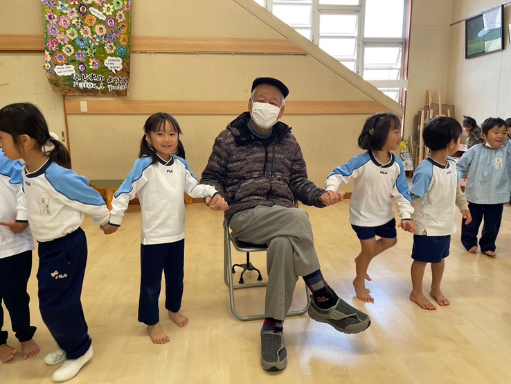 藤枝市グループホーム_幼稚園との地域交流11月誕生日会