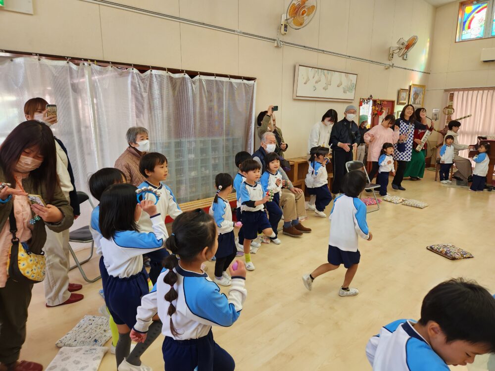 藤枝市グループホーム_幼稚園との地域交流12月誕生日会