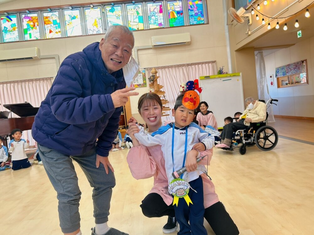 藤枝市グループホーム_幼稚園との地域交流12月誕生日会