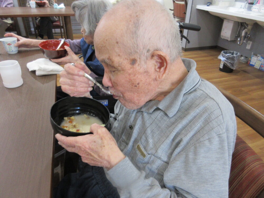 島田市グループホーム_秋の甘酒フルーツポンチ