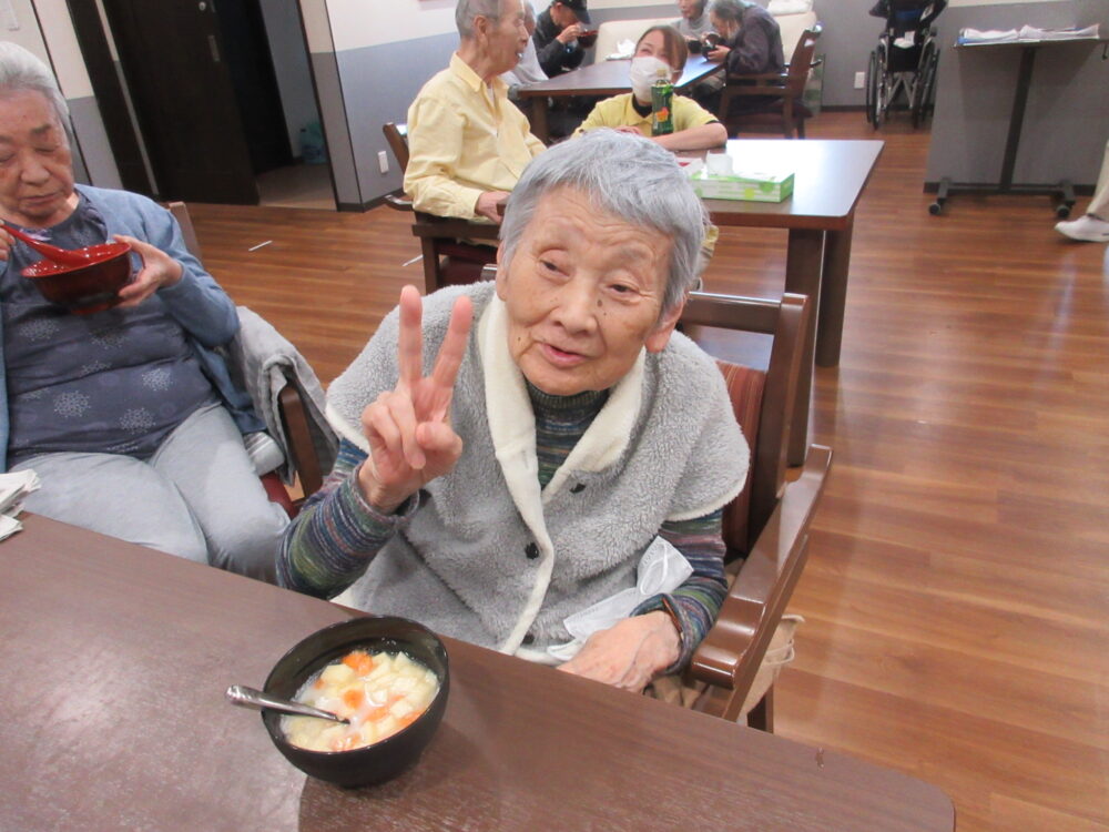 島田市グループホーム_秋の甘酒フルーツポンチ