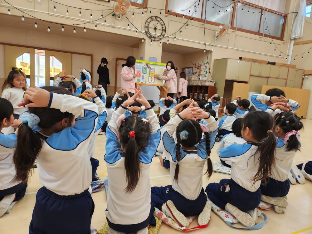 藤枝青葉町グループホーム_幼稚園との地域交流1月誕生日会