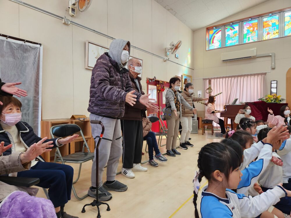 藤枝青葉町グループホーム_幼稚園との地域交流1月誕生日会