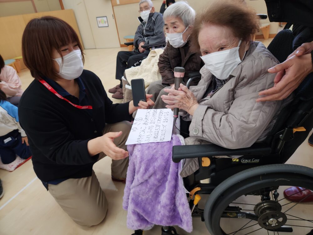 藤枝青葉町グループホーム_幼稚園との地域交流1月誕生日会