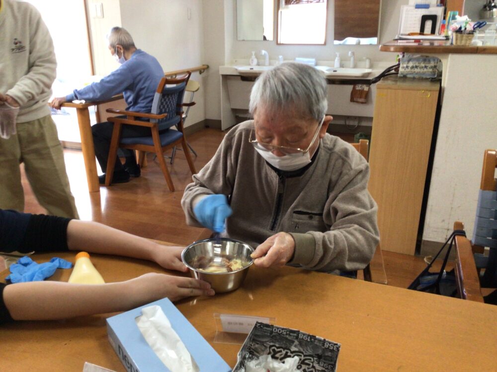 静岡市駿河区グループホーム_恵方巻作り