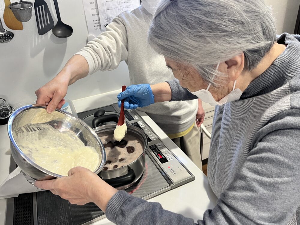 島田市グループホーム_おしるこ作り