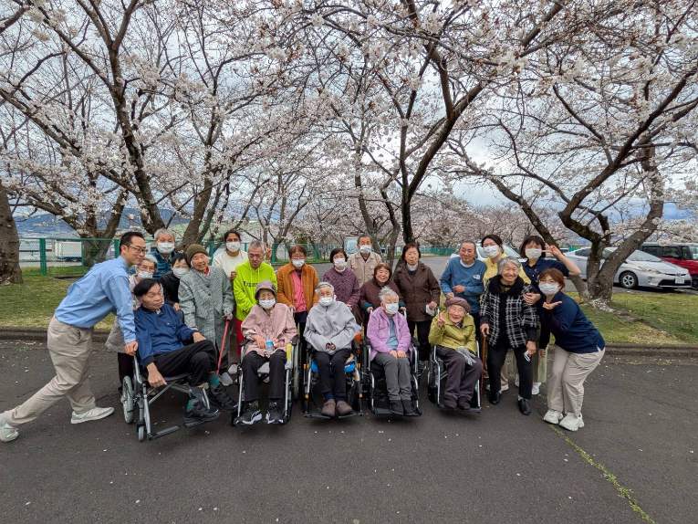 富士市グループホーム_外出レク桜を見に行こう