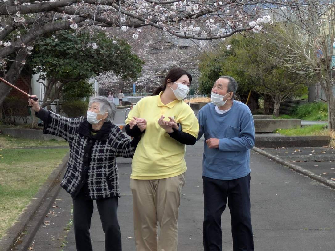 富士市グループホーム_外出レク桜を見に行こう