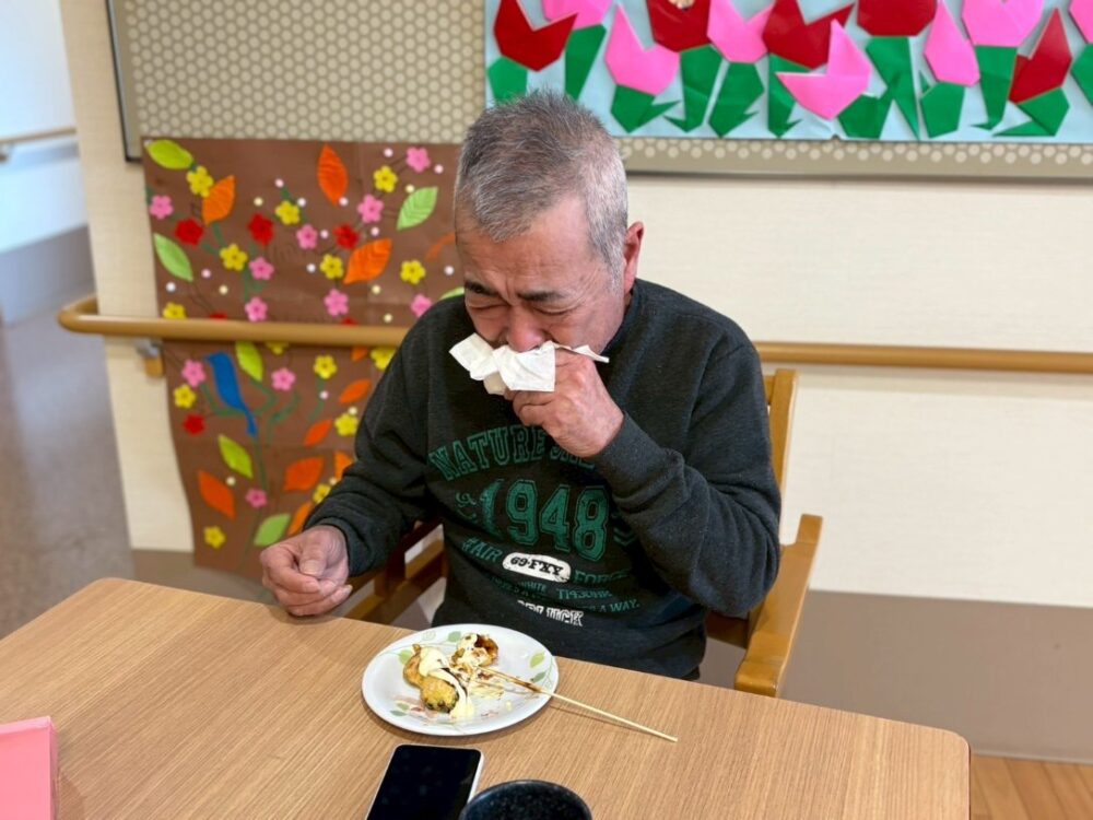 富士市グループホーム_おやつレクたこ焼きパーティー