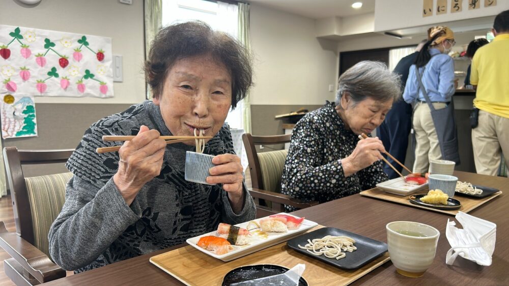 藤枝市グループホーム_寿司御膳イベント