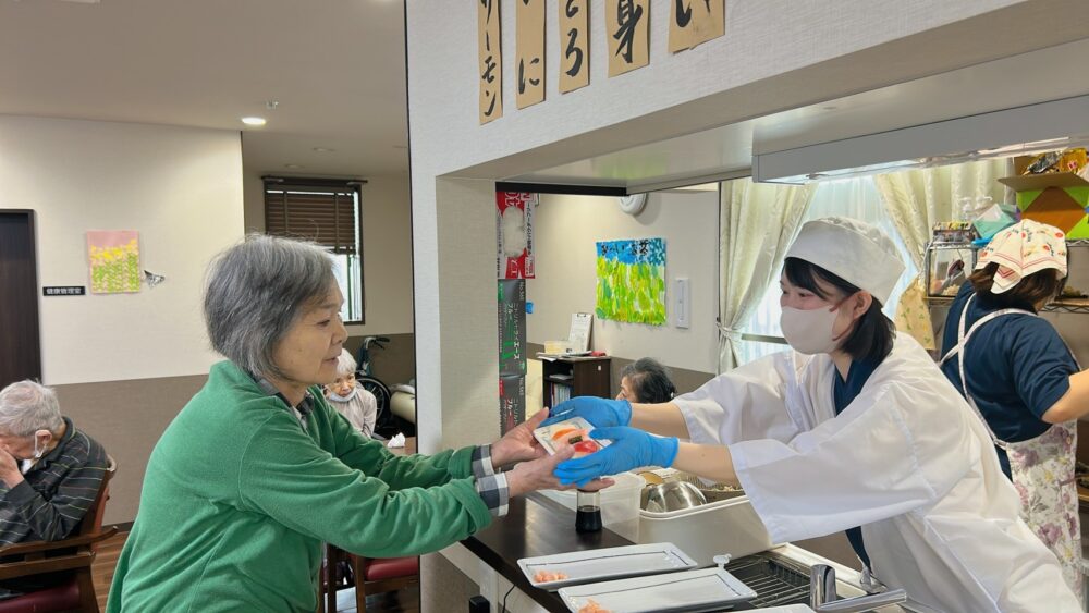 藤枝市グループホーム_寿司御膳イベント