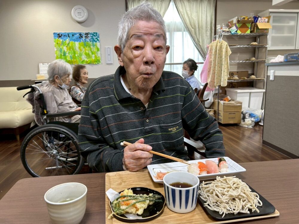 藤枝市グループホーム_寿司御膳イベント