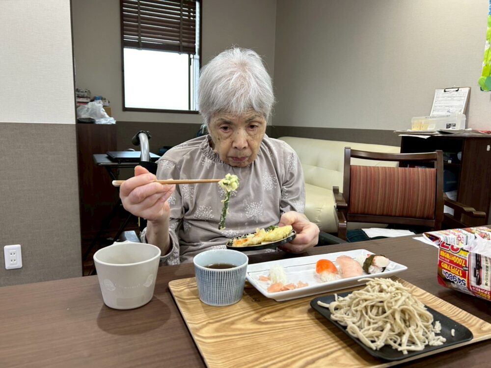 藤枝市グループホーム_寿司御膳イベント