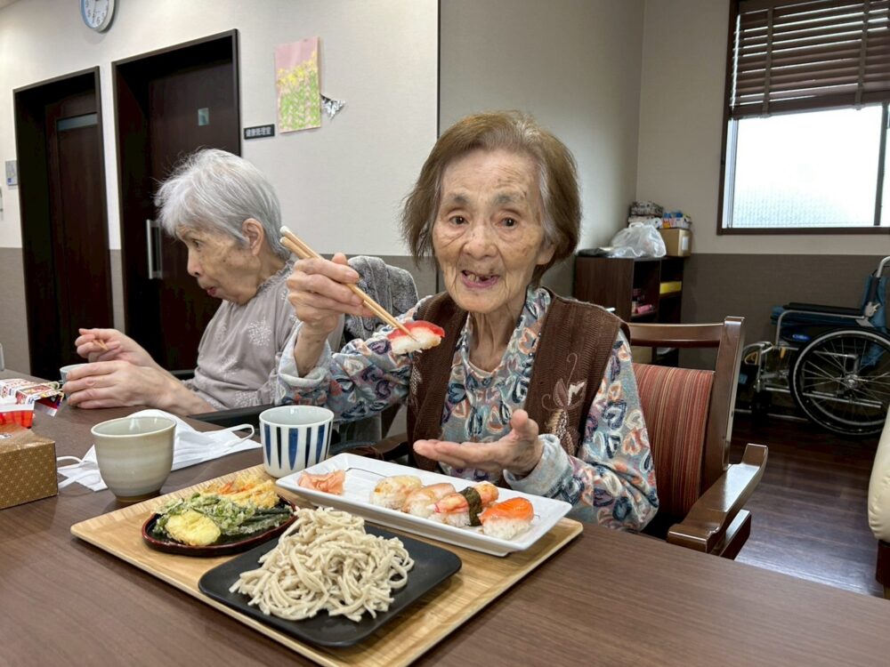 藤枝市グループホーム_寿司御膳イベント