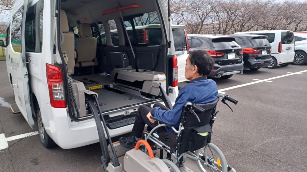 富士市グループホーム_外出レク桜を見に行こう