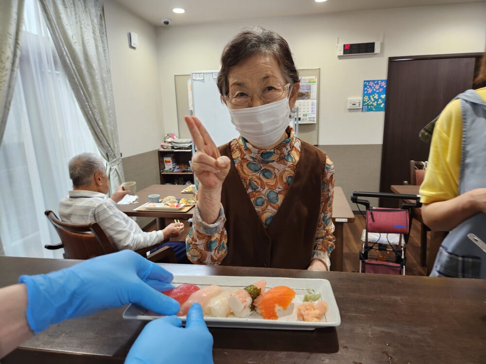 藤枝市グループホーム_寿司御膳イベント
