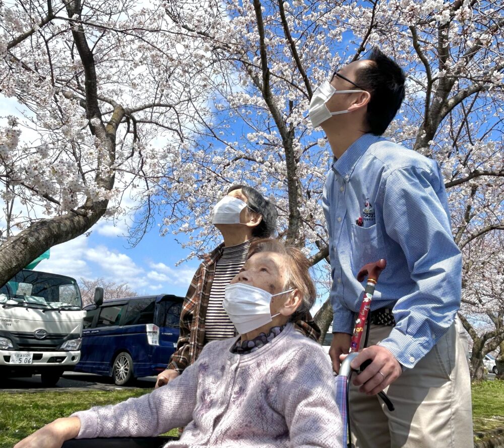富士市グループホーム_桜観賞ドライブ