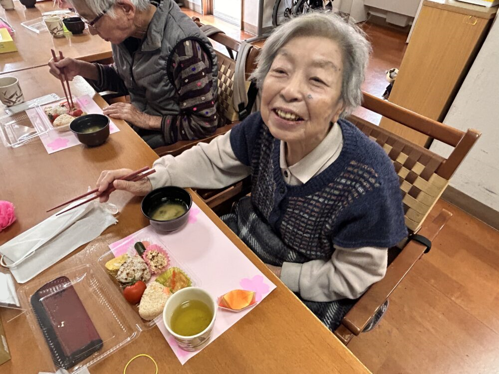 静岡市駿河区グループホーム_お花見レクリエーション