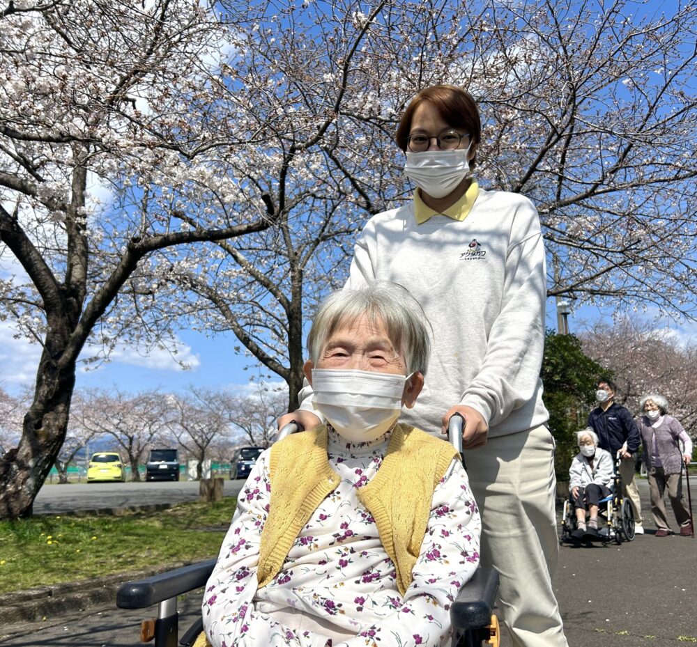 富士市グループホーム_桜観賞ドライブ