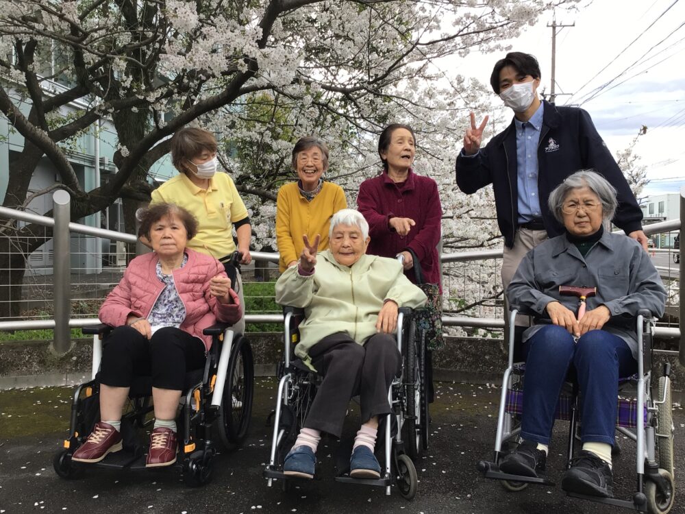 静岡市駿河区グループホーム_お花見レクリエーション
