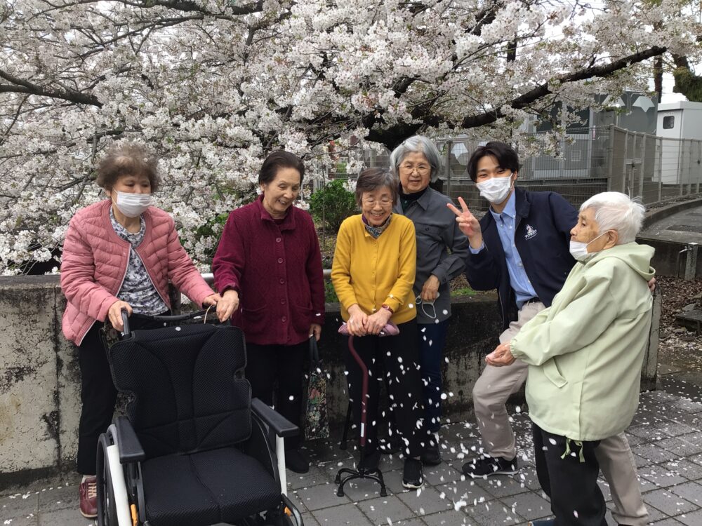 静岡市駿河区グループホーム_お花見レクリエーション